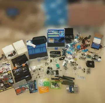 미니 사륜구동 부품 세트와 공구