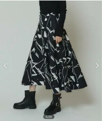 스플래쉬 라인 프린트 바닥 플레어 스커트