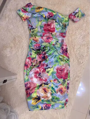 Tiare 오프숄더 플라워 드레스