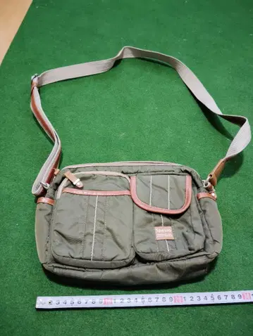 올리브 그린 바디백 (Spasso)