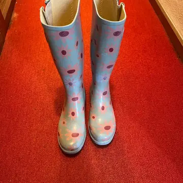 꽃무늬 디자인의 장화 레인부츠
