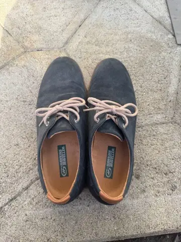 다크 그레이 스웨이드 레이스업 슈즈