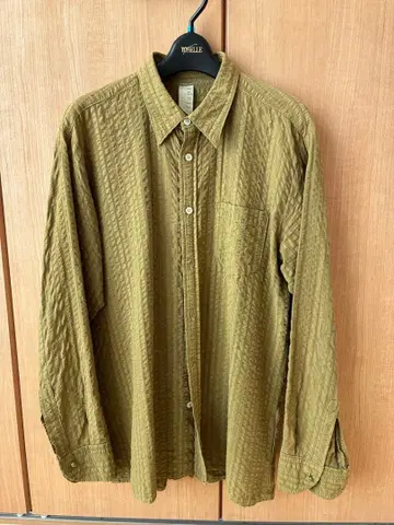 올리브 그린 긴팔 셔츠