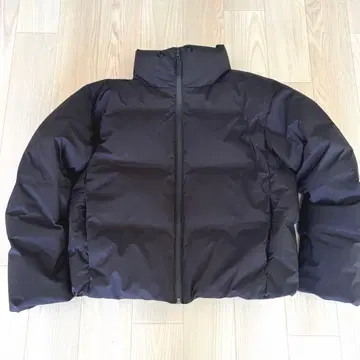 유니클로 심리스 다운 숏 자켓 블랙 L 사이즈