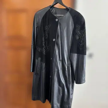 가죽 스웨이드 자수 자켓 [ 어깨 패드 있음 ]