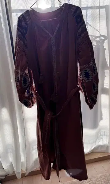 브라운 자수 롱 드레스