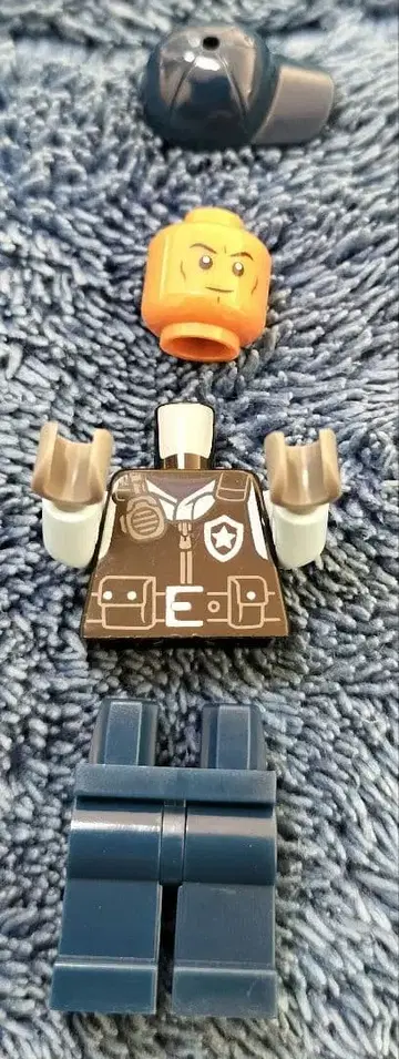 레고 76300 배트맨 아캄 어사일럼 호송 경찰 미니 피규어