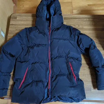 후드 부착 블랙 다운 자켓 S 사이즈