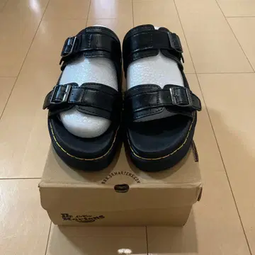 닥터 마틴 블랙 샌들
