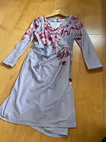 케이미 7호 화려한 라벤더의 비대칭 원피스