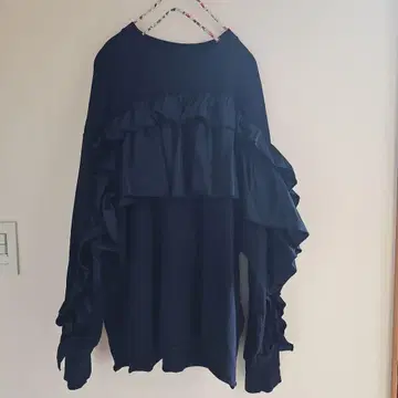 journalstandardluxe 이번 시즌 타프타 프릴 오버 네이비