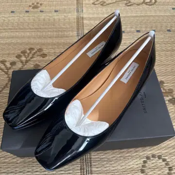 에나멜 블랙 스틸레토 펌프스