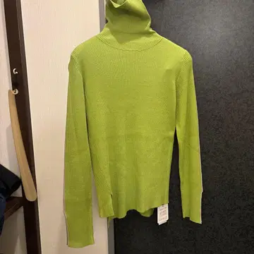 리브 하이넥 스웨터 라임 그린
