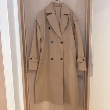 GU 베이지 더블 브레스트 트렌치코트