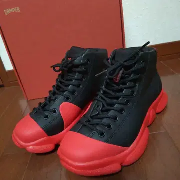 캠퍼 부츠 스니커즈 블랙 x 빨간색