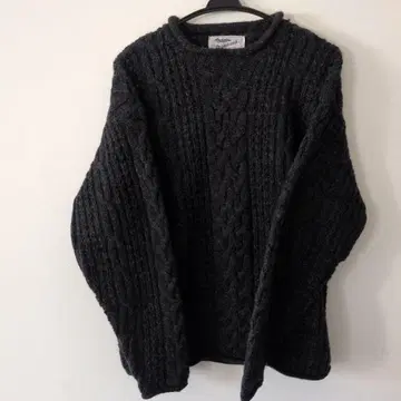 다크 그레이 케이블 짜임 니트 스웨터