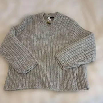 다나카란 그레이 V넥 니트 스웨터