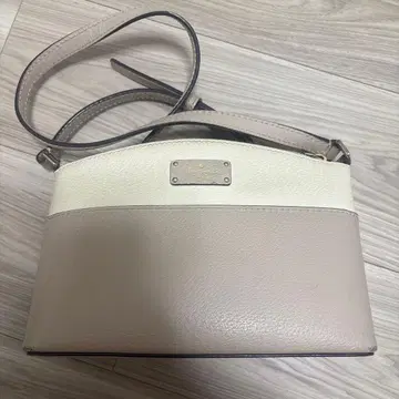 케이트 스페이드 숄더백 베이지와 화이트