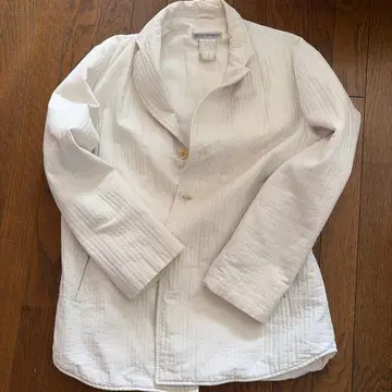 엠포리오 아르마니, 따뜻한 자켓 화이트