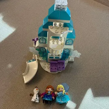LEGO 엘사의 얼음 성과 캐릭터 세트