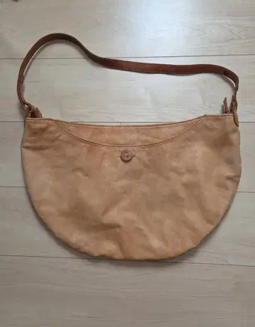 라이트 브라운 가죽 숄더백