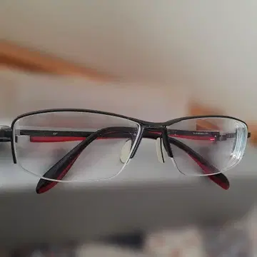 배송비 포함 OPUS 블랙/레드 안경