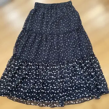 [새상품] 페루 티어드 스커트 네이비 계열 체리 패턴 플레어 스커트