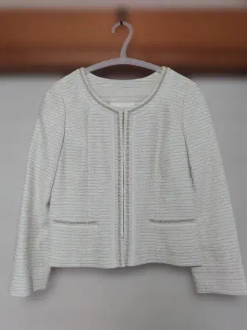 새상품 내추럴 뷰티 노카라 자켓 화이트 계열