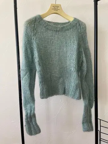 핸드 니트 라이트 블루 크롭 니트