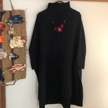 블랙 하이넥 긴팔 튜닉