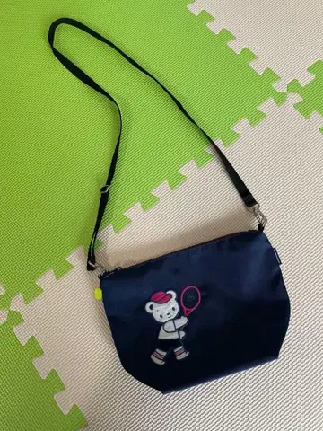 파밀리아 다운롭 네이비 숄더백