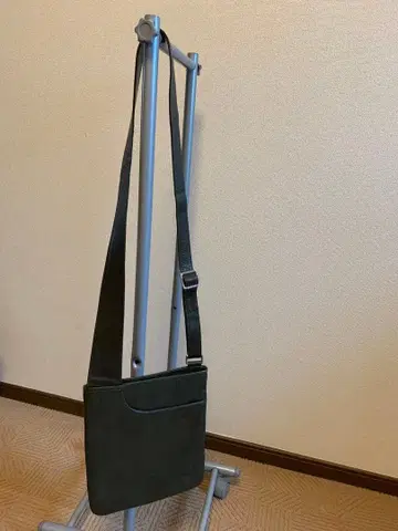 다크 그린 가죽 숄더백