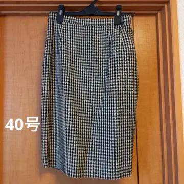 체크 무늬 타이트 스커트 무릎 기장