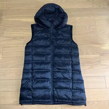 블랙 후드 부착 다운 베스트