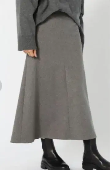 두즈엠클래스 EVERYDAY I LIKE 그레이 플레어 스커트