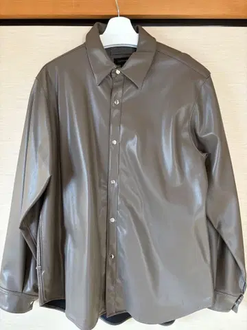 브라운 합성 피혁 버튼 셔츠