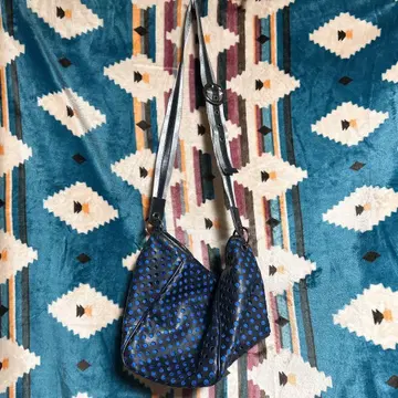 [새상품급] HIROKO BIS 파랑과 블랙 도트 숄더백