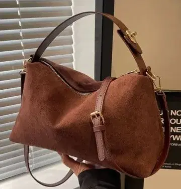 브라운 스웨이드 숄더백
