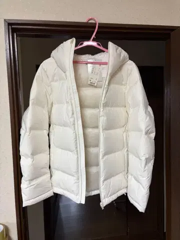 유니클로 심리스 다운 파카 화이트