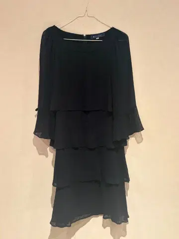 엠즈 그레이시 블랙 레이어드 드레스 플레어 슬리브