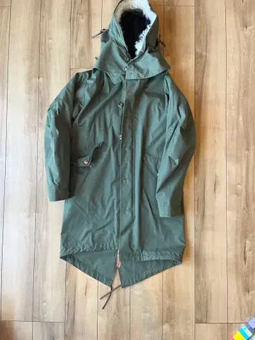 PRIVATE WHITE V.C. 올리브 그린 모즈 코트