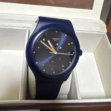 Swatch 네이비 도트 무늬 시계
