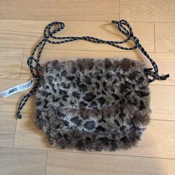 레오파드 무늬 퍼 숄더백