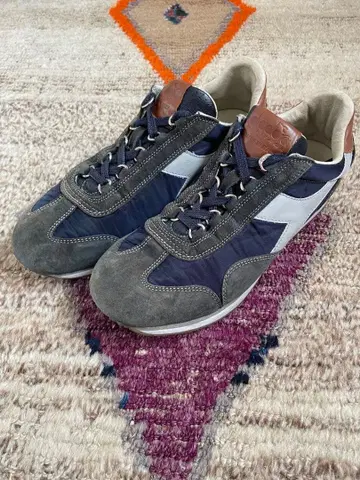 Diadora 네이비 그레이 스니커즈