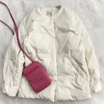 그린 라벨 릴랙싱 노카라 발수 다운 코트 아이보리