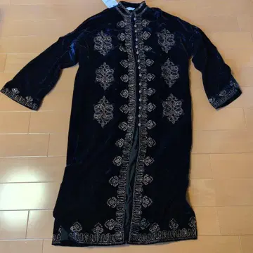 블랙 자수 벨벳 원피스 XS