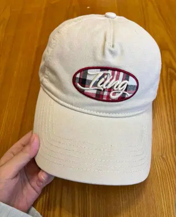 베이지 자수 로고 야구 모자