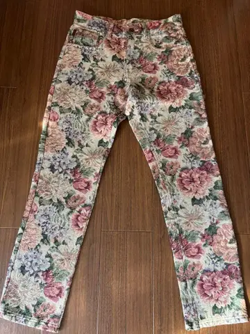 PLEASURES 플로럴 프린트 팬츠