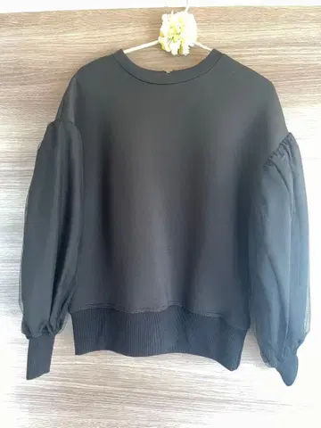 SECRET TROPHY 시크릿 트로피 튤 소매 풀오버 새상품급