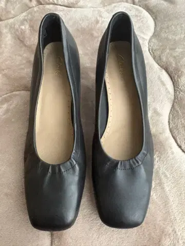 클락스 가죽 펌프스 천연 가죽 스퀘어토 블랙